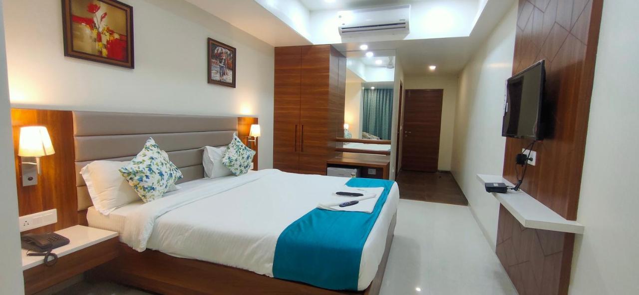 Hotel Sapphire Inn Godhra Exterior foto