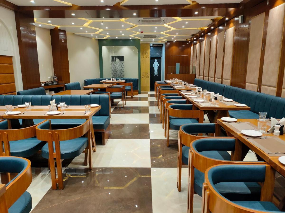 Hotel Sapphire Inn Godhra Exterior foto