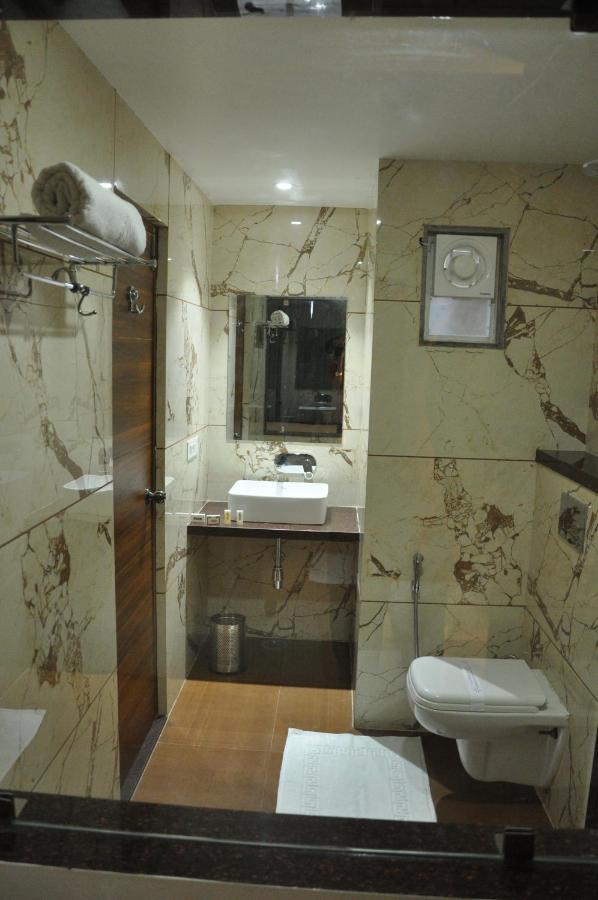 Hotel Sapphire Inn Godhra Exterior foto